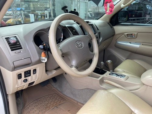 Imagen 13 de 14 de Toyota Fortuner