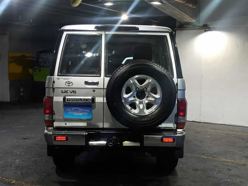 Imagen 2 de 6 de Toyota Land Cruiser Lx V6
