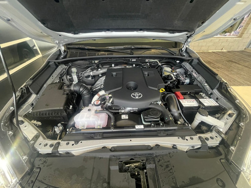 Imagen 2 de 19 de Toyota Hilux Dc 4x4 Srv At6 2.8tdi Gs
