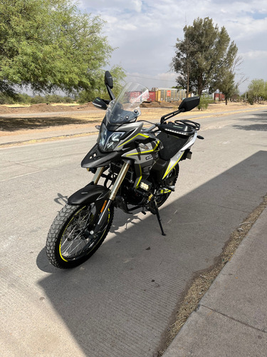 Moto Semi Nueva, Todo En Regla De Papeles Todo Funciona Bien