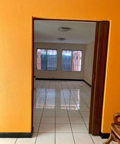 Imagen 4 de 14 de Hermosa Casa Ubicasa En Zona 2 Ciudad Capital.
