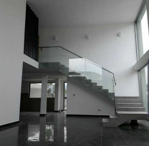 Imagen 2 de 10 de En Venta Moderna Casa A Estrena Urbanizacion Guataparo