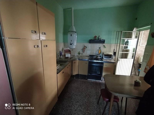 Propiedad En Block - Local, 2 Ph De 3 Ambientes, Y Un Local Y Duplex Para Construir - Lanús Oeste