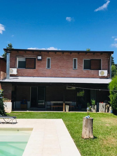 Imagen 4 de 30 de Casa De 3 Dormitorios- Con Pileta - Aldea