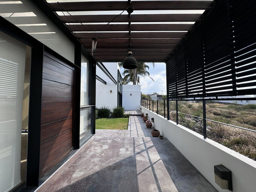 Preciosa Casa En Venta En Los Cipreses Corregidora