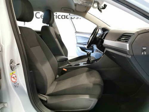 Imagen 14 de 15 de Volkswagen Jetta 2019 4p Trendline L4/1.4/t Man