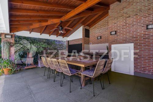 Impecable Casa En Barrio La Masia, Pilar