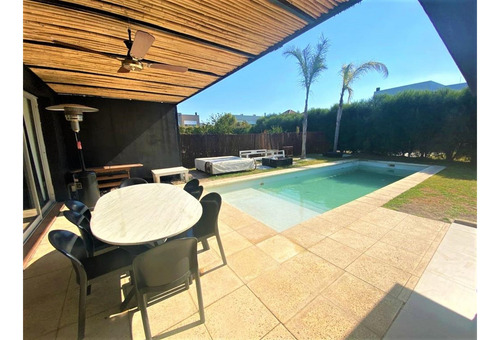 Impecable Casa 5 Ambientes. Digna De Ver