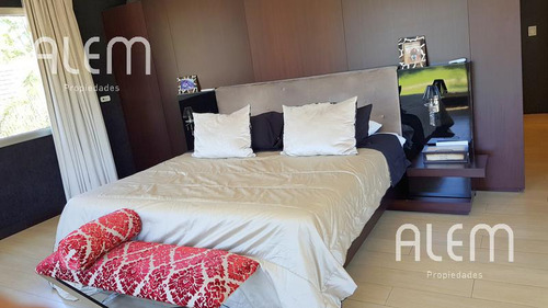 Casa En Venta En St. Thomas Canning | Triple Lote