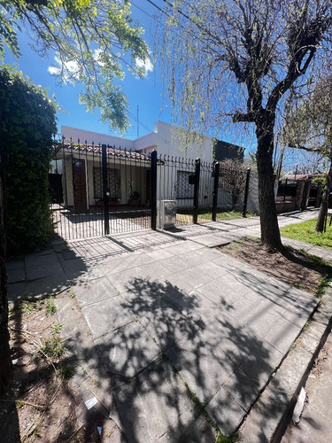 Casa En Alquiler, City Bell, La Plata