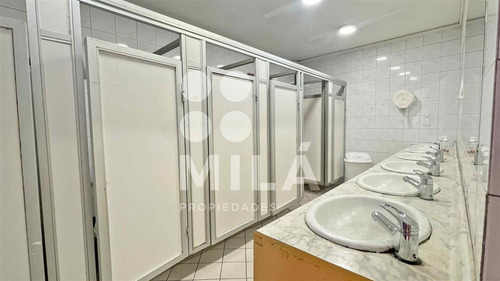 15% Bajo Tasación. Edificio De 4 Pisos De Múltiples Espacios