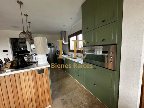 Venta Casa Con Pileta Al Golf