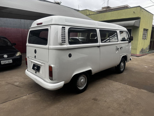 Volkswagen Kombi 1.4 FLEX STD 9 LUGARES