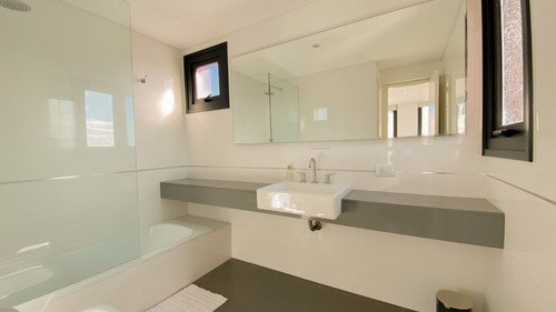 Departamento Duplex En Playa Grande Con Parrilla Y Cochera, Para 4 Solo Familias