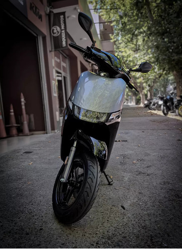 Kymco Scooter Electrico I-onex Con Reversa Urquiza Motos