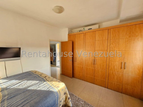 Vendo Lujoso Penthouse En Urbanización La Arboleda, Código 25-5272 Cm Leer Descripción