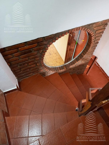 Excelente Triplex En Av. Costanera Al 1400