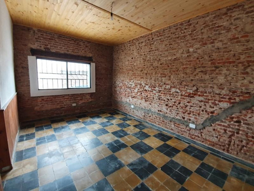 Imagen 12 de 20 de Bartoloni Y Montecaseros, Oportunidad, Casa En Esquina Con Terreno !