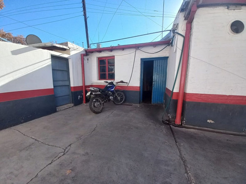 Amplio Galpón En Godoy Cruz