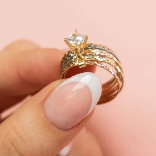Anillo Semanario Oro Florentino 10 Kilates Con Piedra Cuotas sin
