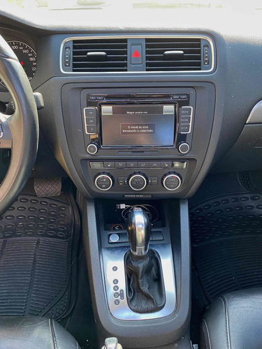 Imagen 21 de 25 de Volkswagen Vento 2012 2.0 Sportline Tsi 200cv Dsg