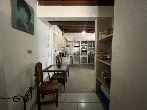 Raiza Suárez Vende Hermosa Casa Ubicada En La Parroquia El Cuji 2 4 1 9 8 7 5 Posee 4 Haitaciones, 2 Baños, 2 Puestos De Estacionamiento, Tanque Subterráneo De 2 Mil Litros, Seguridad Las 24 Hor