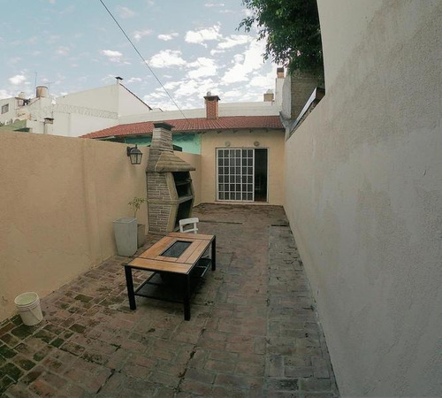 Muy Lindo Dúplex Con Entrada De Auto, Patio Y Parrilla.