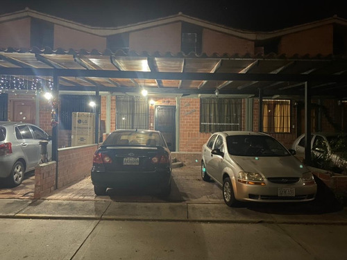 Imagen 15 de 19 de Townhouse En Venta Nueva Casarapa Los Aleros