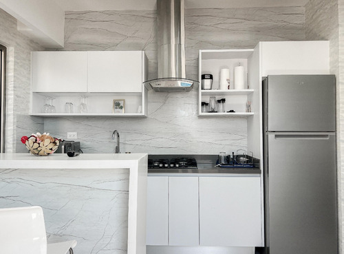 Bella Vista, Apartamento Amueblado De Manera Muy Completa Con Hermosa Vista.
