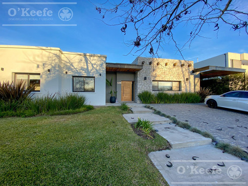 Casa En Venta En Fincas De Hudson, En Una Planta 4 Dormitorios Con Piscina