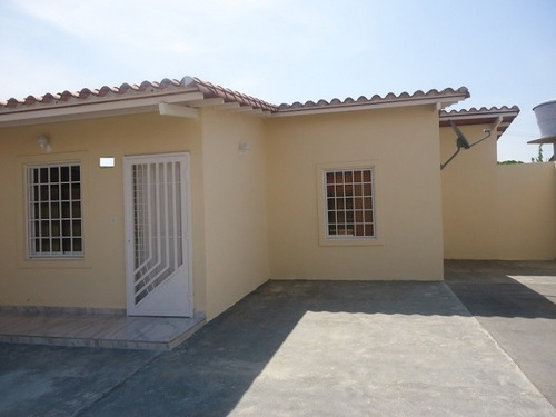 Imagen 3 de 13 de H.a (180 Mts2) Casa En Venta En Ciudad Alianza - Brisas Del Lago