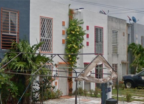 Casa En En Venta En, 2da Cerrada Chactemal, Smz 519, Cancún, Quintana Roo. Ez15