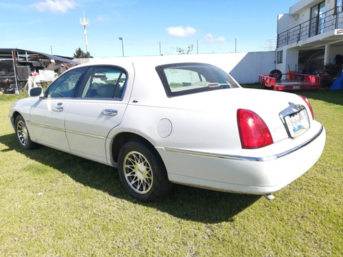 Lincoln Town Car Cartier Piel At
