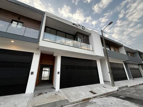 Casa En Venta En Veracruz A 2 Cuadras Del Mar, Fracc. Costa De Oro, Boca Del Río. Ver.