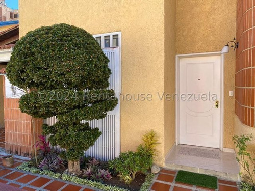 Townhouse En Venta Remodelado Urbanización Santa María Los Teques