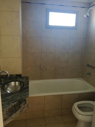 Imagen 7 de 13 de Alquiler, Flores, Departamento De 2 Amb Cfte Con Balcon