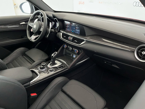 Alfa Romeo Stelvio 2.9L Quadrifoglio Verde V6 Bi-Turbo At