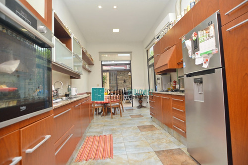 Espectacular Casa Padrón Único Zona Williman Y 21, Ideal Empresa O Familia Con Gusto Por Buenos Espacios