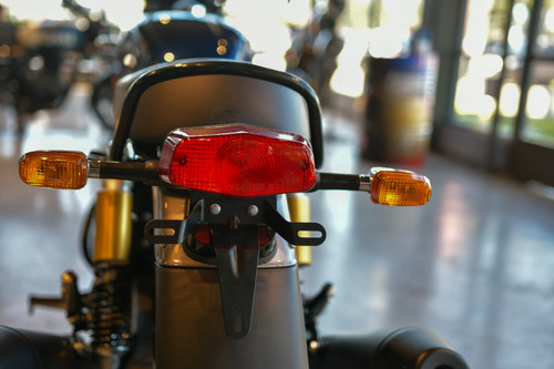 Royal Enfield Interceptor - Barcelona Blue Financiada
