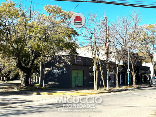 Casa Con Locales En Venta, Av. Villanueva N°1108, Ingeniero Maschwitz