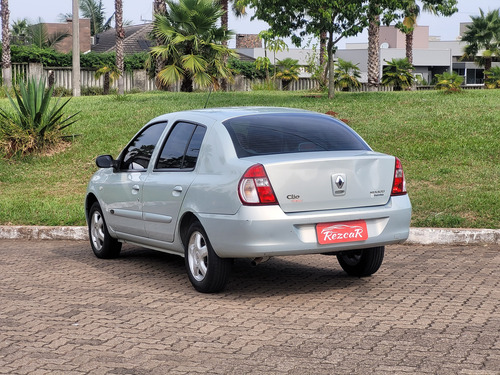 Clio Sedan Privilége 1.6 16v (flex)