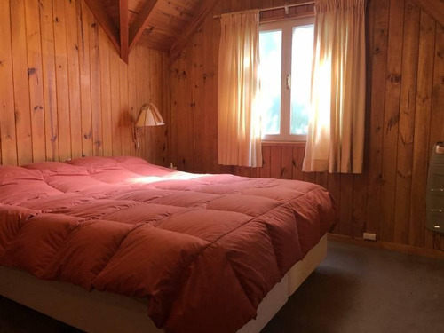 Imagen 7 de 23 de Venta Cabaña Centro Calle Las Mutisias, 2 Dormitorios 2 Baños, Chimenea Y Decks Con Parrilla