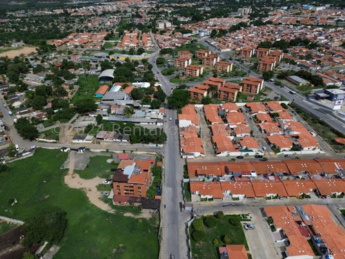 Julio R Perez Vende Casa Granja Cabudare Con Mas 4600 Mts2 Jrp