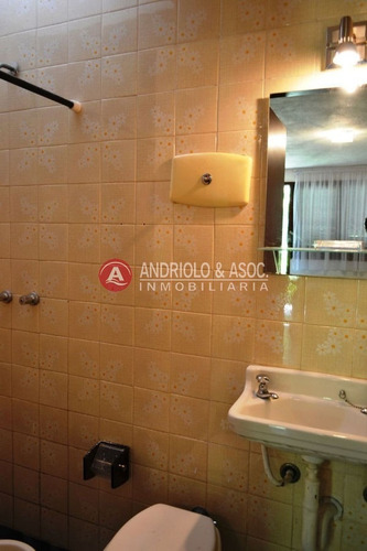 Casa De 5 Dormitorios Y Piscina En Zona De Cantegril- Ref: 4334
