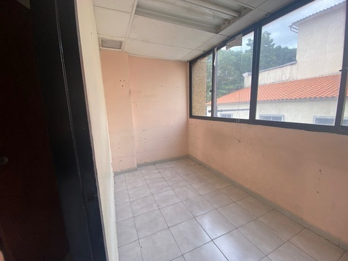 Imagen 5 de 11 de Se Vende Edificio Industrial 700m2 3h/9b Chacao 4066. Nb