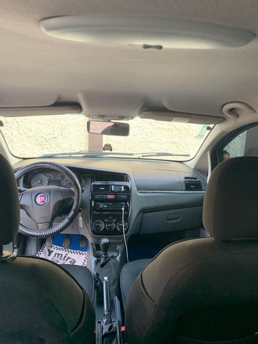 Fiat Linea 2012 1.8 16v Essence Flex 4p
