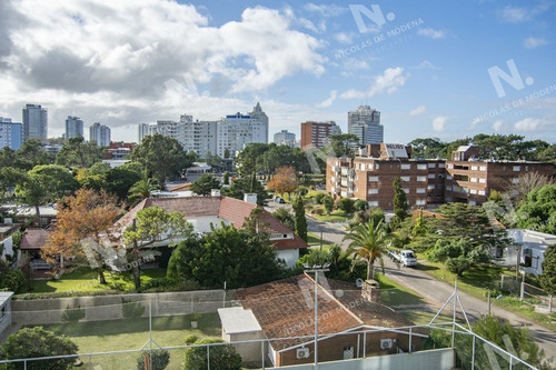 Imagen 13 de 23 de Departamento En Venta, Excelente Ubicacion, Edificio Alexander Boulevard - Punta Del Este Mansa