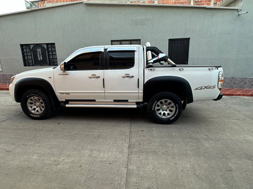Mazda Bt-50 2.5 4x4 Diésel Mecánica Full Equipo