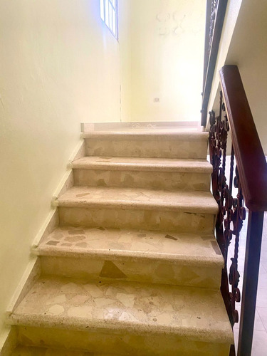 Vendo Hermosa Casa De Dos Niveles En Alma Rosa I