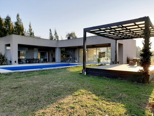Casa En Venta - 2 Dormitorios 2 Baños - Cochera - Chacras De Uribelarrea, Uribelarrea, Cañuelas.